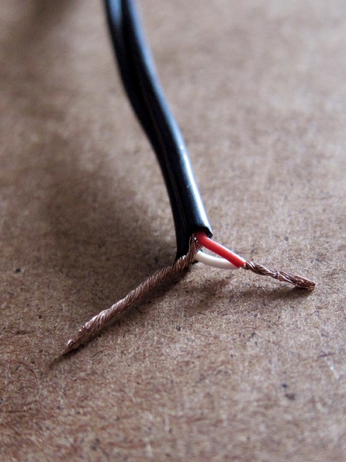 Mini jack for acoustic guitar