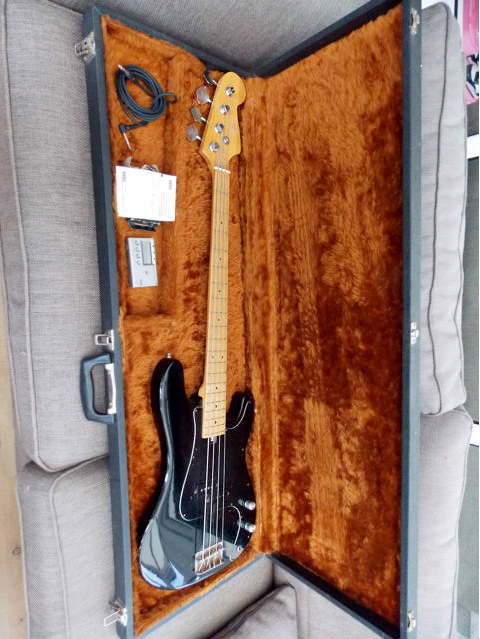 Hondo II P-bass